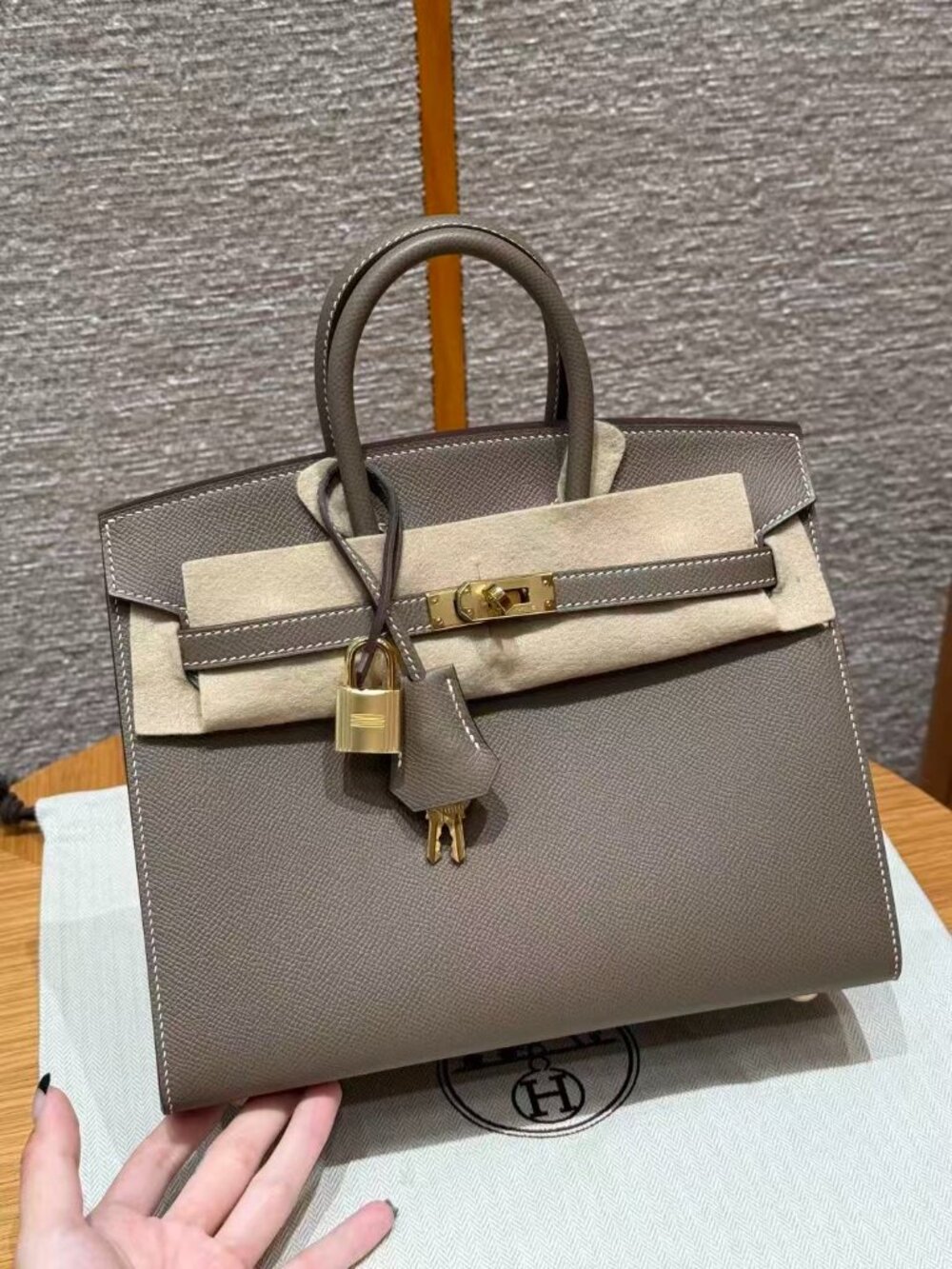 Classic Hermes Bag: A Stylish and Versatile Choice for Elegance